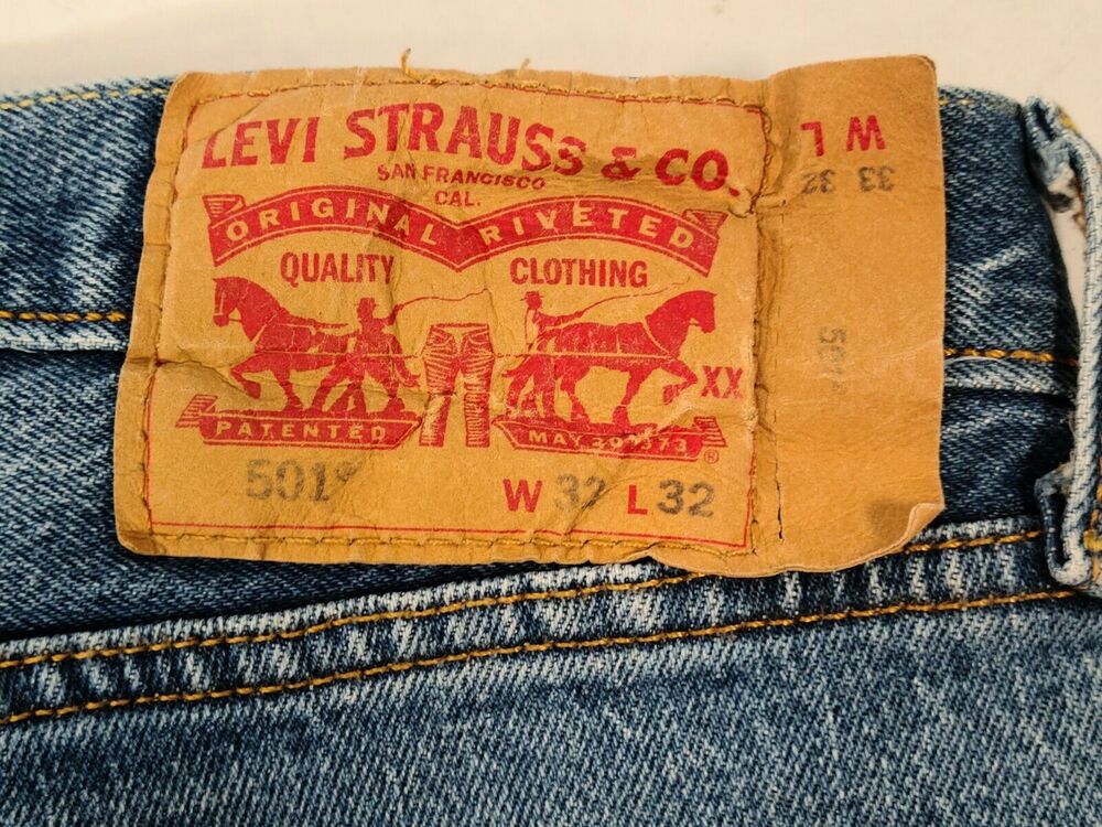 Levi Strauss Men's 501 33 x 32 Button Front Fly Jeans Straight Leg Medium Wash